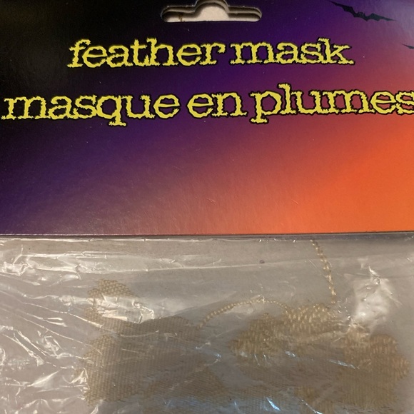 Feather Mask BNIP Gold Sequin Mask surrounded by Feathers - Picture 4 of 6